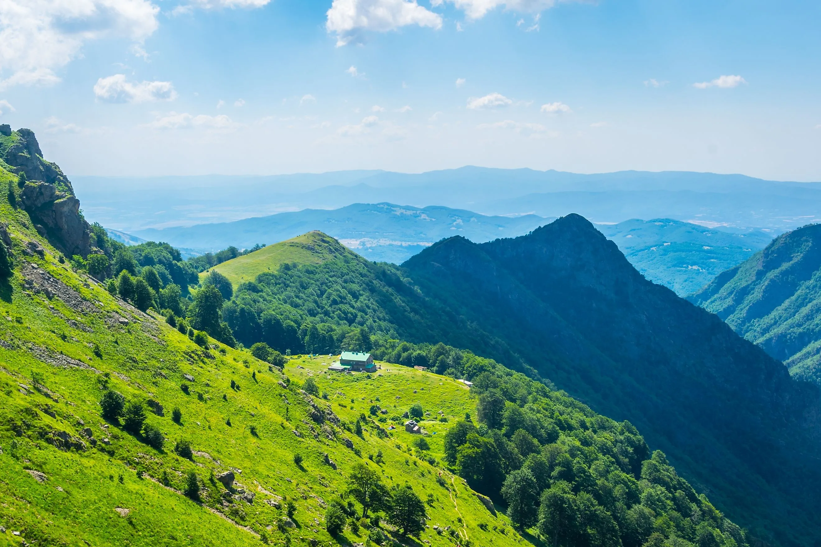 Пейзаж от Балканите - начална корица на DA TRAVEL